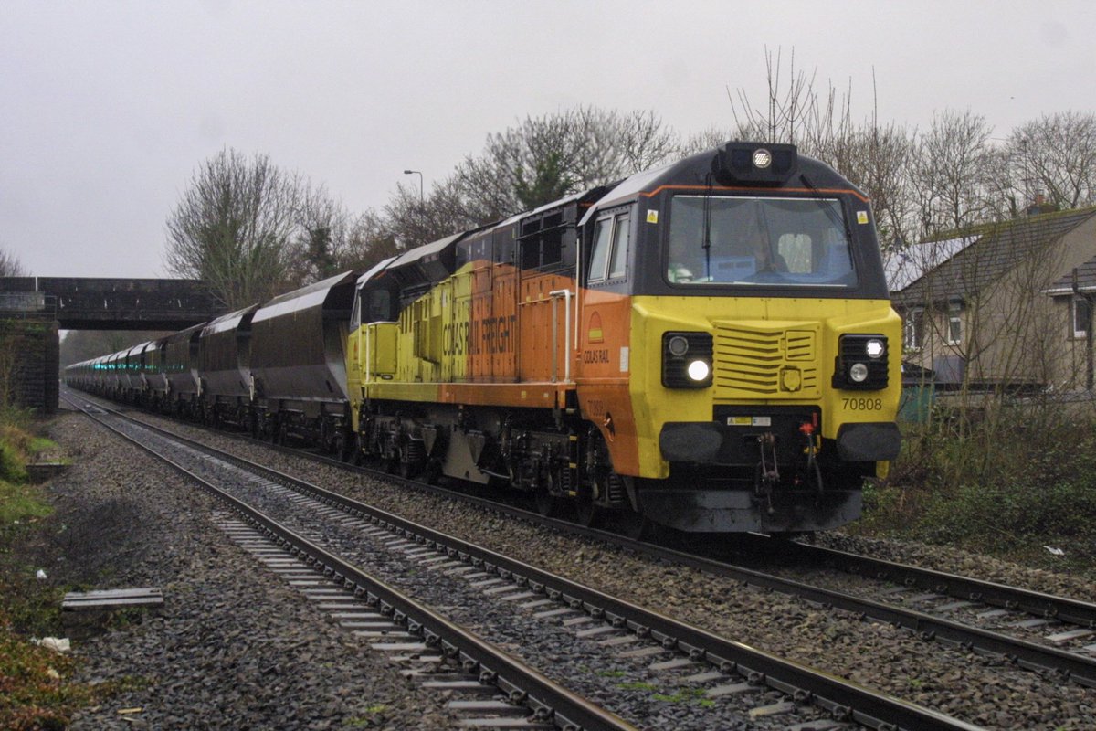 On this day in 2015.

70808 in torrential rain works the 6C30 08:58 from Aberthaw PS to Gloucester New Yard with 20 loaded HHA's seen passing through Eastbrook running about 15 mins late. 12.01.2015 ©️ NH