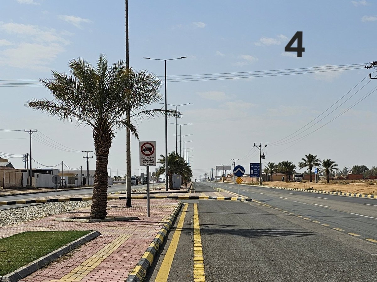 almohaimeed_ab's tweet photo. إنشاء وتنفيذ تصاميم جديدة في تقاطعات الطرق أو تنفيذ فتحات (الدوران الذكي/ يوتيرن) في الشوارع الكبيرة في المدن والمحافظات؛ ينبغي أن يُصاحبه علامات مرورية وتنبيهات كافية وواضحة، فمثلاً تنفيذ تصميم الدوران (U) قبل التقاطع بمسافة (٥٠٠) متر أو كيلو أو أكثر؛ لتخفيف الزحام وفك الاختناقات عن التقاطع يُعدّ حلّاً عَمَليّاً وجيّدًا في حال تعذّر إنشاء جسر أو نفق، لكن ينبغي وضع التنبيهات الكافية لعابري الطريق قبل التنفيذ _ وليس بعده _ ،وتحديدًا وضع إشارة ضوئية بذراع (الإضاءة التحذيرية/ فليشر) قبل (اليوتيرن) بمسافة كافية وعدم الاكتفاء باللوحات المعدنية، إضافة إلى زيادة المطبات الاهتزازية (المشطية)، مع وضع لوحات بلاستيك مُضاءة على طول الرصيف البارز المنحني الذي يأخذ من مساحة الطريق، وأيضا تعزيز أدوات السلامة في أرصفة التقاطع ومنها زيادة أعمدة الإشارة الضوئية لمسارات التقاطع.
فللأسف كثيرًا ما تقع حوادث ارتطام في الرصيف الخاص بمسار (اليوتيرن) أو في الرصيف المنحني البارز، أو في رصيف المسار الجديد للتقاطع، وينتُج عن هذه الارتطامات حوادث مؤلمة وقاسية ..
الطرق في المدن ليست مقصورة على الناس الذين يرتادونها باستمرار ويعرفونها ويتَحاشَوْن خطورتها، وإنّما هي مُتاحة للجميع ويمُرّ عبرها المسافرون والزائرون للمدينة أو المحافظة الذين يتفاجؤون بهذه التصاميم المختلفة وتحصُل لهم حوادث بسببها.
وسائل السلامة في الطرق تُعدّ ركنًا أساسيًّا من عناصر السلامة المرورية، ومثلما أن الأنظمة المرورية تُطَبَّقُ بحزم على قائدي المركبات فإن من حقهم أيضًا اكتمال توفير أدوات السلامة في الطريق من إشارات ضوئية ولوحات إرشادية ومطبات تحذيرية وعلامات تنبيهيّة.
ويمكن @eMoroor أن يَشترط على الأمانات والبلديات قبل تنفيذ هذه التصاميم وضع الإشارة الضوئية المُزوّد عمودها بذراع بارز (إضاءة تحذيرية دائمة/ فليشر) ووضع لوحات معدنية كافية، إضافة إلى وضع عدد من المطبات الاهتزازية التحذيرية قبل تنفيذ هذه الأفكار والتصميمات تلافيًا لخطورتها وما تسبّبه من حوادث.
( بعض الأمانات والبلديات تَسْتعيض عن الرصيف المنحني البارز بقطع معدنية مُضيئة على الأسفلت _ عيون القطط_ ،وتستعيض عن رصيف مسار الدوران بوضع أعمدة بلاستيك ثابتة قصيرة عاكسة الإضاءة،وهذا ربّما يكون خيار أفضل، فإذا قدّر الله وحصل حادث تكون الأضرار أقلّ _ الصورة رقم 2 _  ).
@saudimomrah