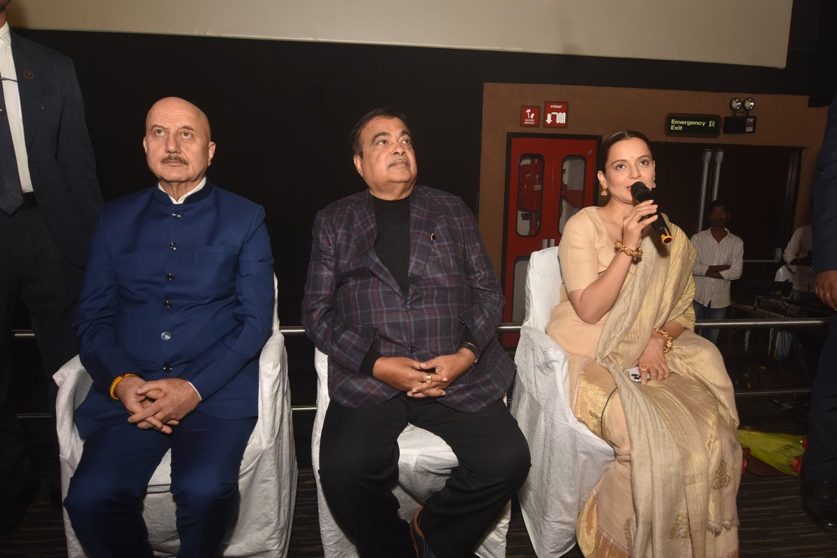 AnupamPKher's tweet photo. EMERGENCY FIRST SCREENING: What an exhilarating response from the audiences at the first special screening of our film at Nagpur with @nitin_gadkari ji . I also watched the complete film for the first time. OUTSTANDING! The world, especially the younger Indian generation should watch it for many reasons. For the technical BRILLIANCE of the crew! For the WONDERFUL performances of each and every actor (Including mine). But mostly you should watch #Emergency for the TOWERING and MAJESTIC performance of #KanganaRanaut as #IndiraGandhi. It is undoubtedly a masterclass in acting. Her portrayal of #Indiraji covers all the possible and impossible emotions! As a director her work is first rate! Book your tickets now. Film releases on 17th January ! Jai Ho! 😍🙌👏 @KanganaTeam #MagicOfCinema #JaiPrakashNarayan