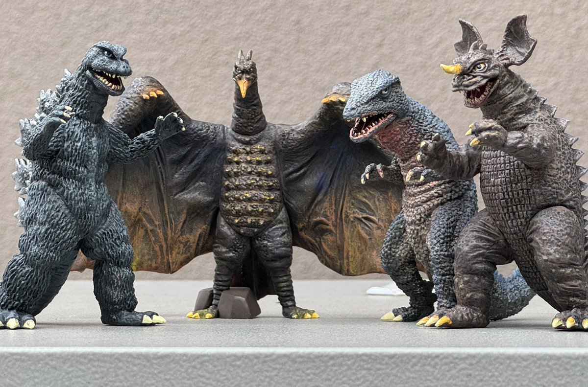 ガシャポンの「HG ゴジラ 怪獣総進撃編 」全4種をリペイント した