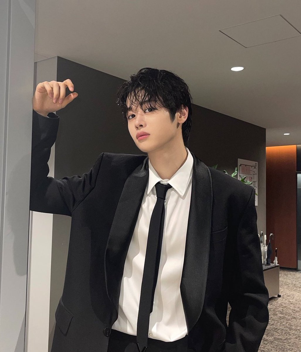 씅 tweet media