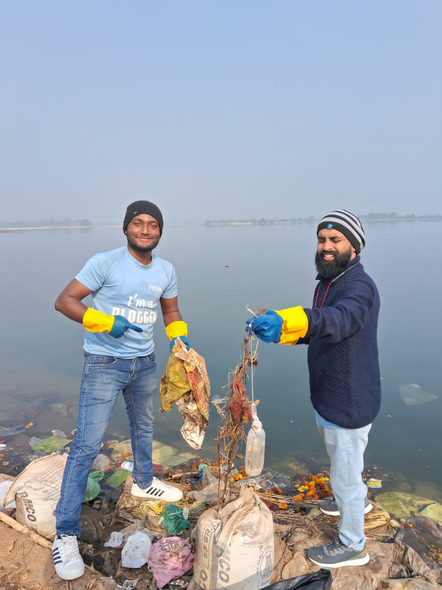Ssamal12345's tweet photo. The youth is the only hope to conserve our Climate. 
Happy National youth Day.
Plogging  at Balijatra Field near Mahanadi river bank at Cuttack. 
@EarthCareAwards @narendramodi @XpressOdisha @SATTVIC_SOUL @YuWaahIndia https://t.co/J09rs3sXQq