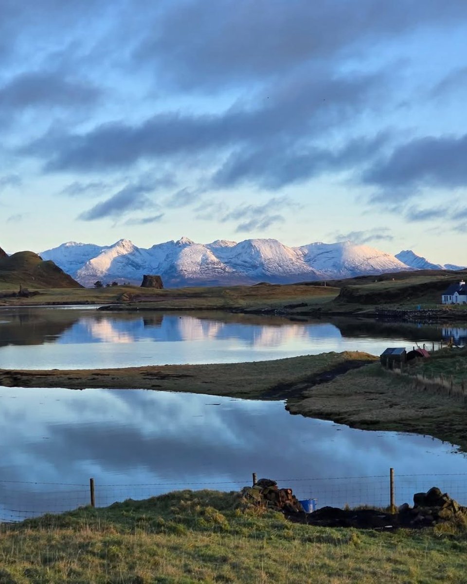 The winter views from Canna are just 😍😍😍 (Yes, that's the Cuillin Hills on Skye in the distance!)

#ForTheLoveOfScotland