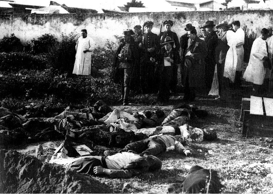 Dario_Madrid_F's tweet photo. El 12 de enero de 1933 ocurrió la matanza de Casas Viejas en aquel "paraíso" que fue la Segunda República Española: 26 muertos, varios de ellos fusilados sobre la marcha por la Guardia de Asalto, un cuerpo policial creado en febrero de 1932. También participaron guardias civiles. https://t.co/2NhdNT5hsI