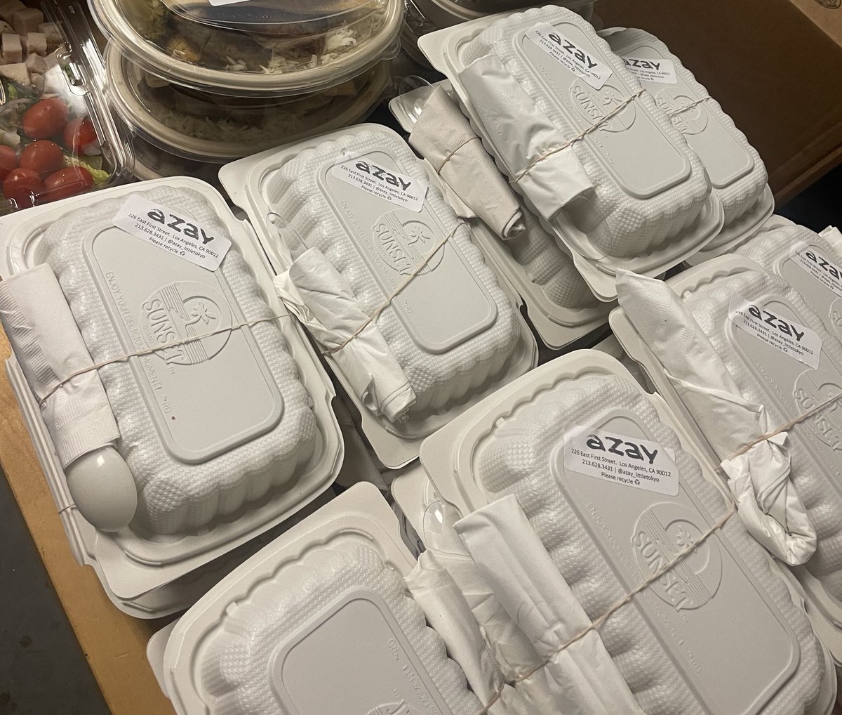Please donate if you can!! Azay in Little Tokyo, LA has been working tirelessly since Thursday providing free fresh meals to evacuees, first responders, volunteers, folks who can’t leave their homes, and our houseless neighbors!! 🍙