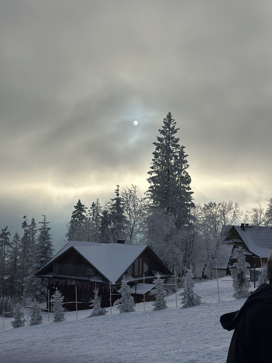 हाम्रो तिर यस्तो छ तपाईं मा के छ कुन्नी ???