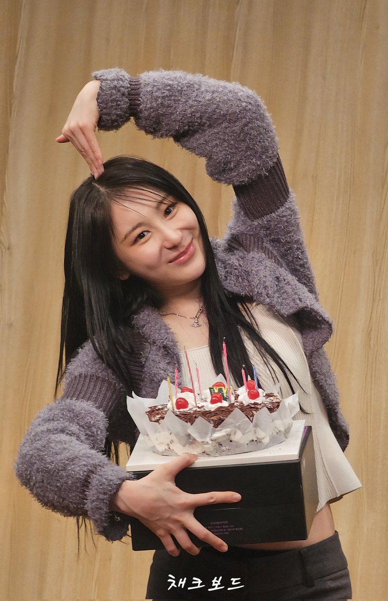 250112 사운드웨이브 시즌그리팅 대면팬사인회

오늘 진짜 예쁘다 🤍
#이채연 #LEECHAEYEON