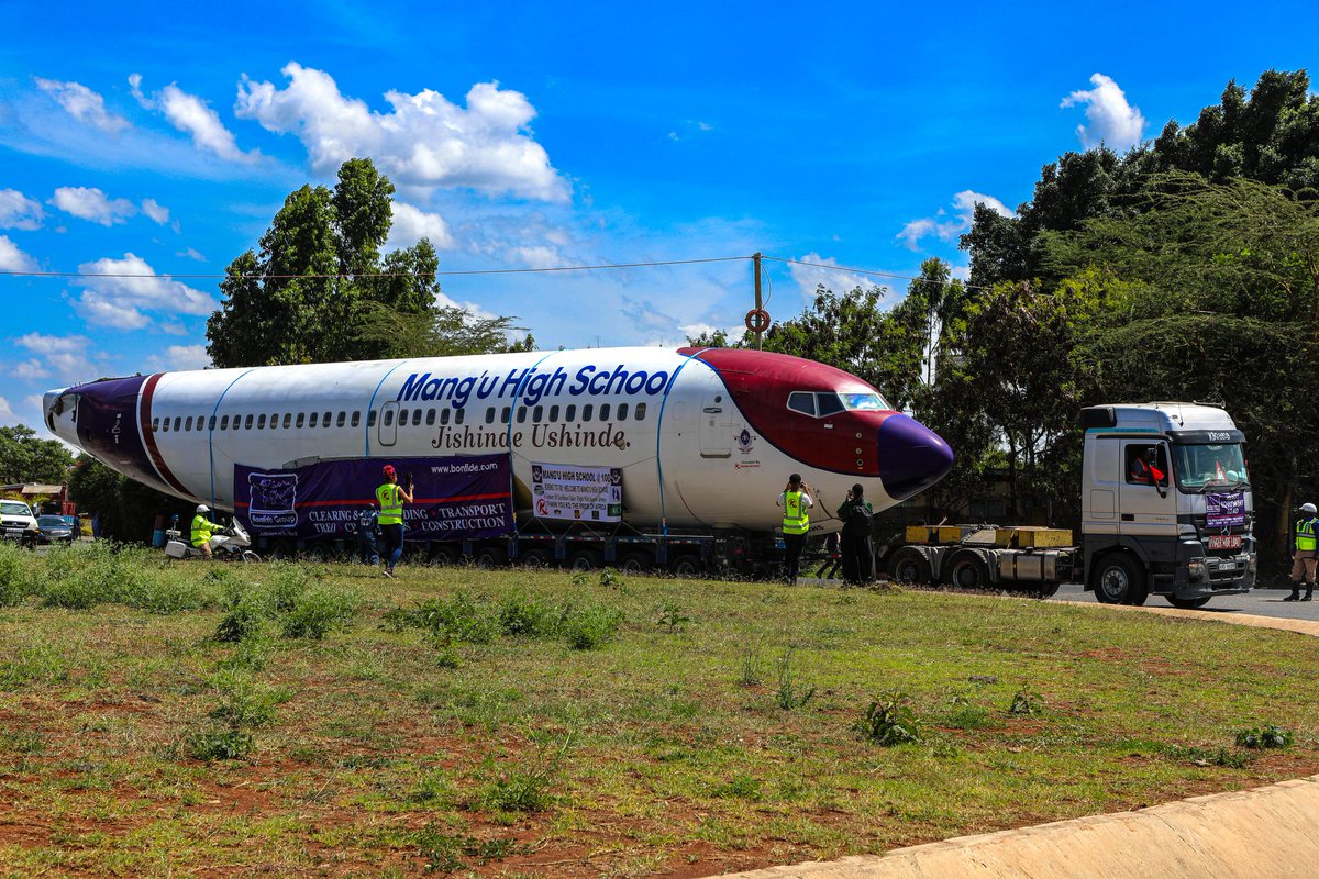 Turbinetraveler's tweet photo. Boeing 737-700 enroute to Mang'u High School
#WingsOfInnovation https://t.co/mqiYpeRE1q
