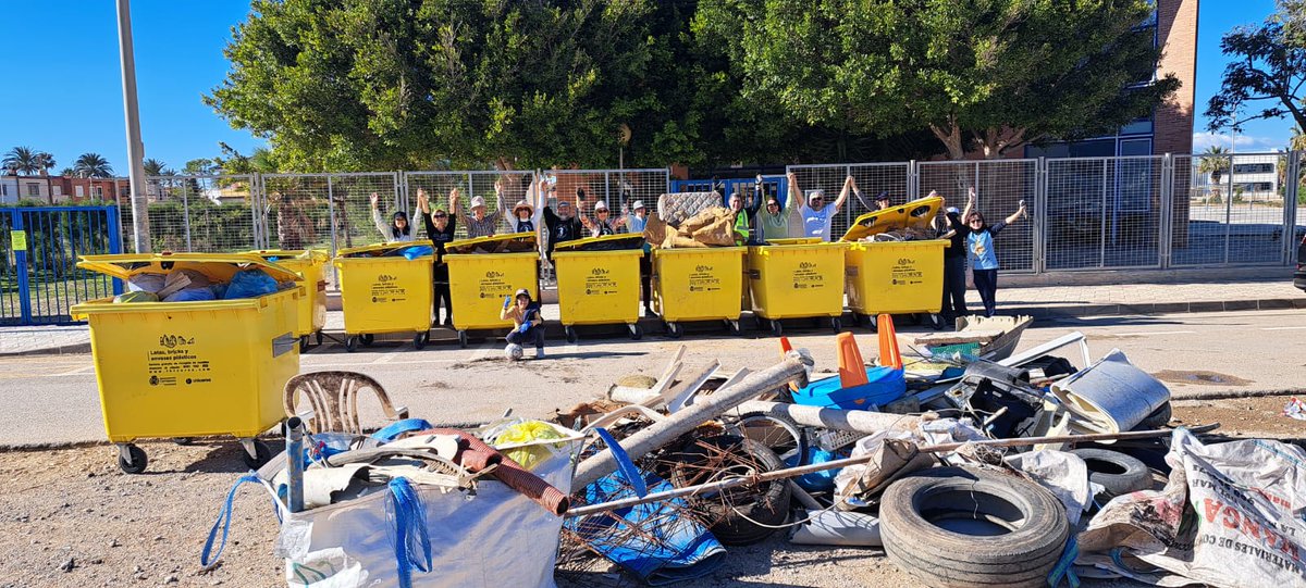 AlianzaMarmenor's tweet photo. Desde #AMARME, queremos agradecer a los colectivos y a todas las personas que apoyaron y participaron, el 11 de enero, en la recogida de basura junto a la playa del Vivero. El #MarMenor no es un contenedor. Se necesita mucha educación y conciencia ambiental. #SOSMarMenor https://t.co/l5ecOCFWFA