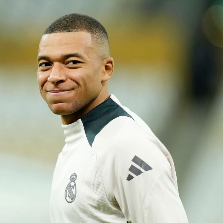 theMadridZone's tweet photo. 📍 Real Madrid players love the game Parcheesi and are very competitive at it, even betting money. 

Kylian Mbappé is one of the players most “addicted” to the game. 😂 @Rodra10_97 https://t.co/DLlHdf3L24
