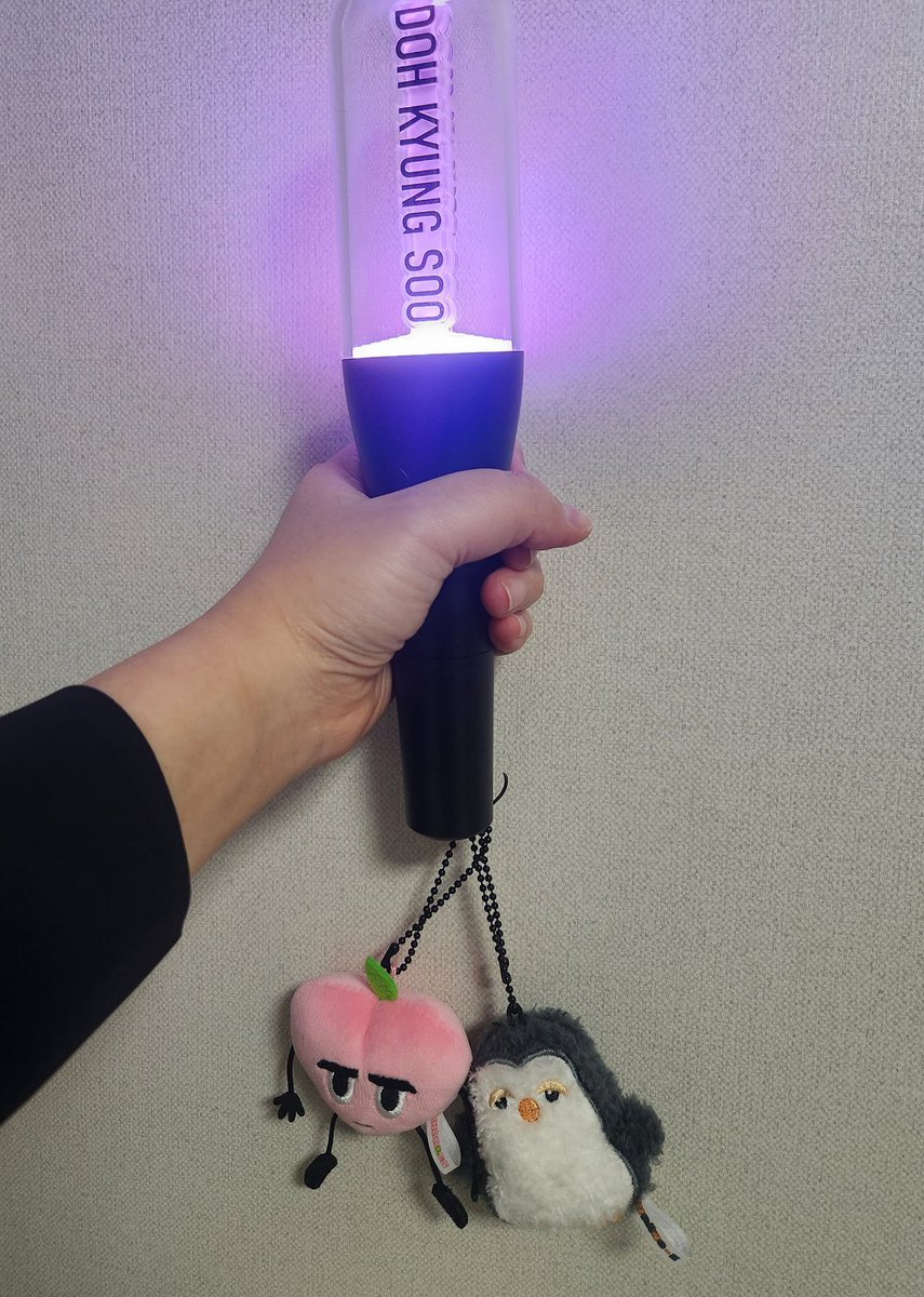 Dyob8H's tweet photo. 팔찌 없어서 주렁슨주렁슨 되어버려.. https://t.co/fhPWkp2HPX