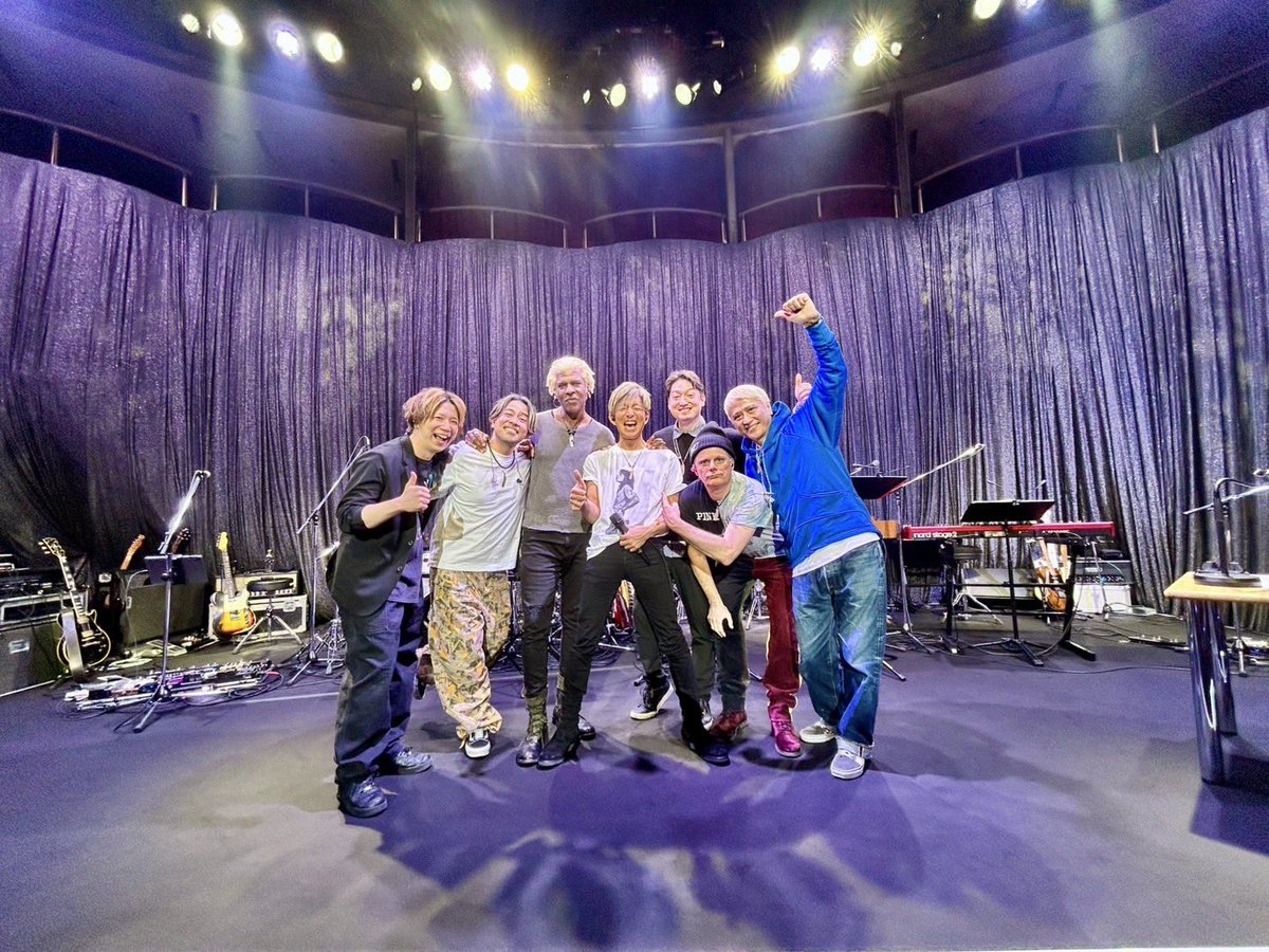 ysk_applekid's tweet photo. 本日都内某所にて木村拓哉さんのラジオ『Flow』の公開録音イベントでした！
最高な時間、最高なチームだからこそのこの笑顔😁
本日もありがとうございました！
楽しすぎましたっ！
#木村拓哉
#フロウさん https://t.co/lQfJqNfj86