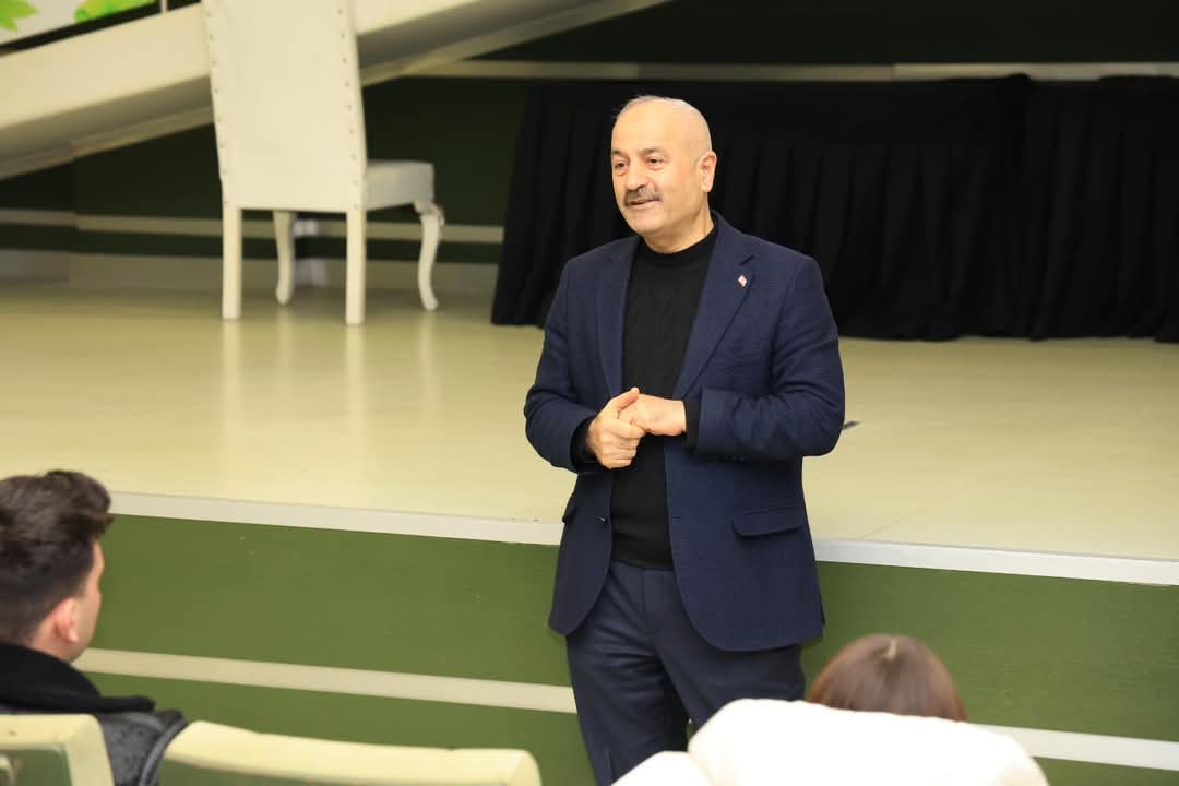 zinnurbuyukgoz's tweet photo. #41Genç Projemizde geleceğimizin teminatı gençlerimizi yarınlara hazırlayan birbirinden değerli proglamlar hazırlıyoruz.
Bugün bu programlar çerçevesinde kıymetli evlatlarımızı ziyaret ederek tecrübelerimizi aktardığımız verimli bir söyleşi gerçekleştirdik.

#İşinÖzüSevgiyleÇalışmak 
#Sağlamİşler 
#41Genç