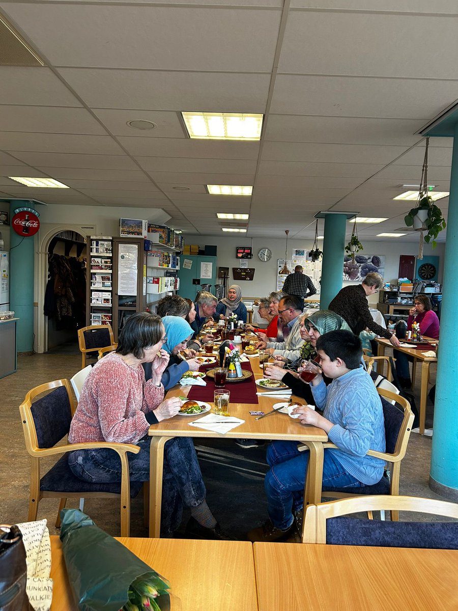 stgsamen's tweet photo. Vandaag hadden we een prachtig ontbijt-evenement. De sfeer was geweldig. Met 40 deelnemers hadden we mooie gesprekken en iedereen genoot van elkaars gezelschap. Alles was uitstekend voorbereid.Dank aan iedereen die hieraan heeft bijgedragen. https://t.co/d2YeBporIF