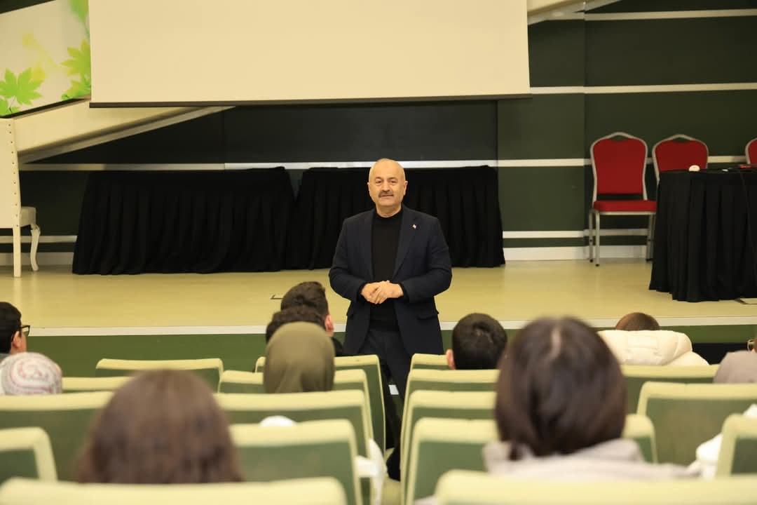 zinnurbuyukgoz's tweet photo. #41Genç Projemizde geleceğimizin teminatı gençlerimizi yarınlara hazırlayan birbirinden değerli proglamlar hazırlıyoruz.
Bugün bu programlar çerçevesinde kıymetli evlatlarımızı ziyaret ederek tecrübelerimizi aktardığımız verimli bir söyleşi gerçekleştirdik.

#İşinÖzüSevgiyleÇalışmak 
#Sağlamİşler 
#41Genç