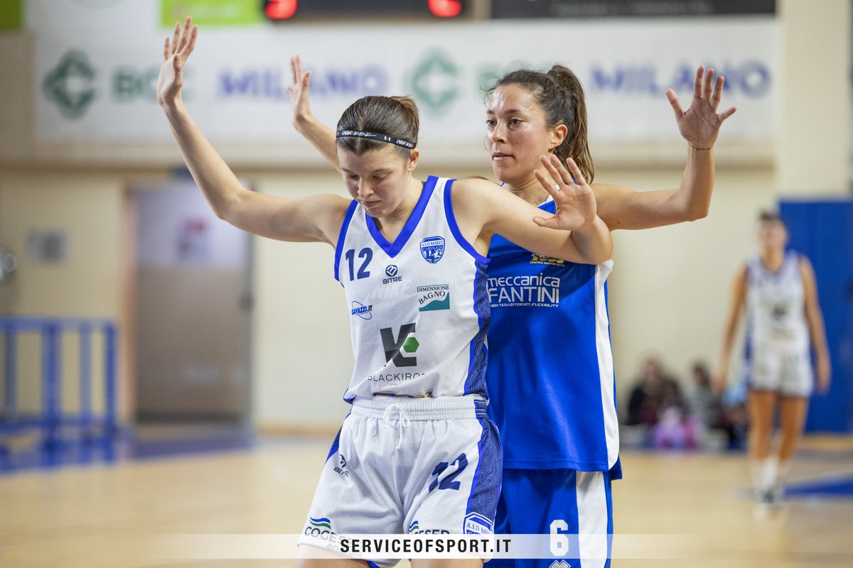 ServiceOfSport's tweet photo. 📸 Basket Carugate vs ontevico Basket
📍 Carugate
🏀 Basket 
🏆 15 giornata - Serie B F

#serviceofsport https://t.co/Y1KYv9SnH2