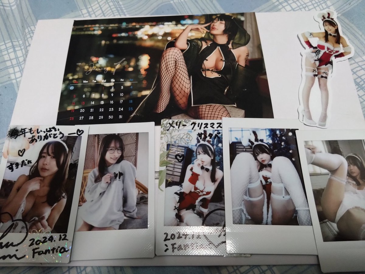 いくみさん（@193iKkyu3 ）のチェキ届きました！今回もほんっとうにかわいい！サンタバニーもスウェットもレオタードも素敵！ https://t.co/YhzFoI4i6O