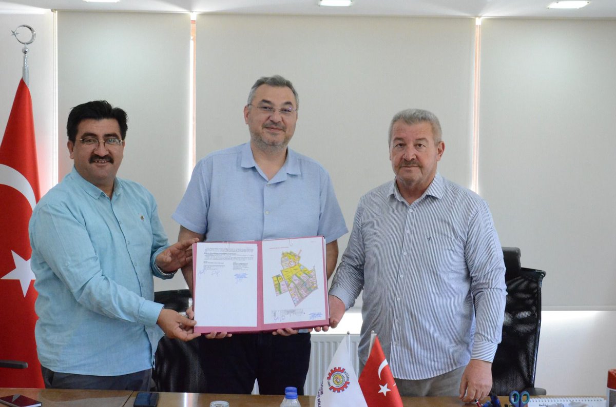 NigdeOsb's tweet photo. Niğde OSB’de 58.000,00 m²’lik (622 ada 10 https://t.co/qSo6vA8Ua3) sanayi parseli 35.000 m²kapalı alanda KURUYEMİŞ VE LOKUM-CEZERYE-DRAJE-ÇİKOLATA-KAHVE İMALATI yapmak üzere arsa tahsisi yapılan HOŞNUT  SAN. VE TİC. AŞ.’nin tesis inşaatının ait hafriyat çalışmaları başladı. https://t.co/FArc3h5fLG
