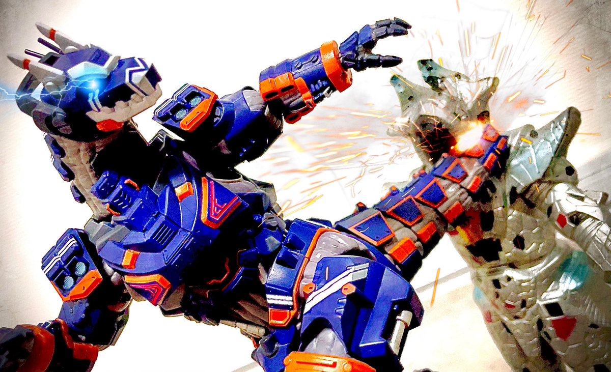 PoseTaichi's tweet photo. #フィギュアーツ写真部 
 #ちいさな巨大特撮 
 アースガロンvsデスフェイサー

自宅でラフに撮影🏠 https://t.co/2aKmNH8a6w