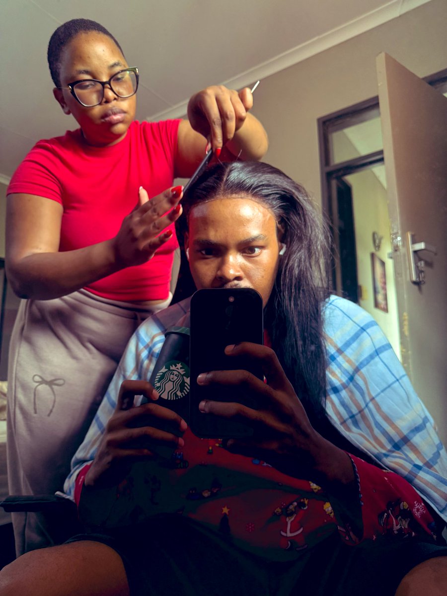 OwenThe_Sa1nts's tweet photo. Wig 2. I’m going to be here for a while. 

Gatwe ke yone Buss Down e. 😂😂😂 https://t.co/JrULWT1PX4