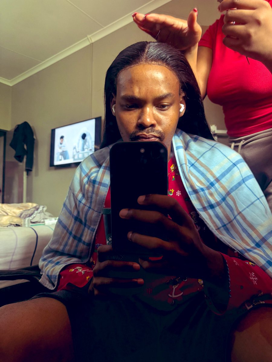 OwenThe_Sa1nts's tweet photo. Wig 2. I’m going to be here for a while. 

Gatwe ke yone Buss Down e. 😂😂😂 https://t.co/JrULWT1PX4