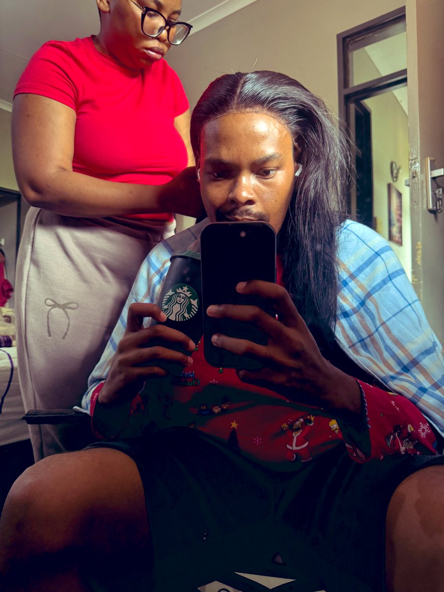 OwenThe_Sa1nts's tweet photo. Wig 2. I’m going to be here for a while. 

Gatwe ke yone Buss Down e. 😂😂😂 https://t.co/JrULWT1PX4