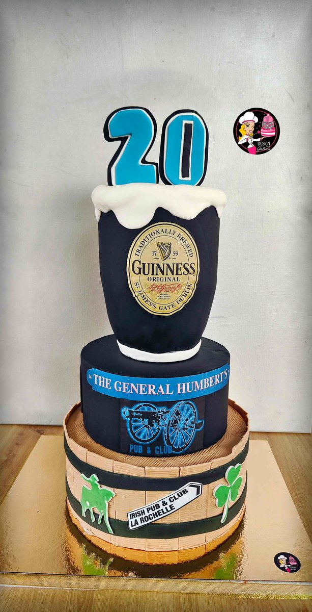 CakeDesignSB's tweet photo. Pièce montée factice habillée de pâte à sucre en l'honneur des 20 ans du Bar Pub  The General Humbert's Irish Pub - Official  à La Rochelle

Toutes mes excuses pour la Parution avec retard

#designmoiungateau #gateauatheme #gateauanniversaire #anniversaire #cupcakes #gateauunique https://t.co/ZBRd2hK6oX