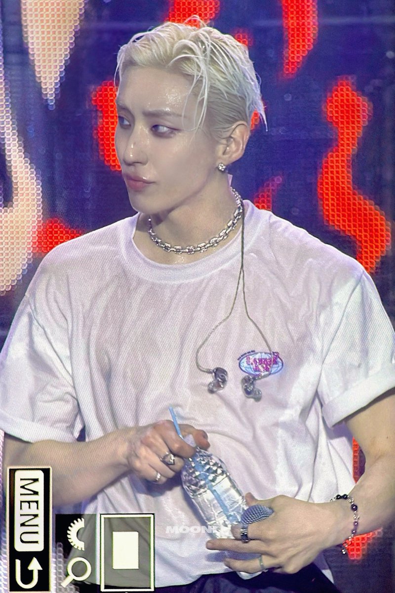 mooni206's tweet photo. 250112 ENCORE CONCERT
Kbs아레나에 워터밤 열림

#방용국 #정대현 #유영재 #문종업 #BAP #비에이피 #방정유문 https://t.co/UdPuiJ2aar