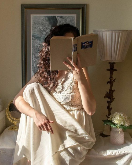 animaetars's tweet photo. «Cada libro, cada tomo que ves, tiene alma. El alma de quién lo escribió, y el alma de quiénes lo leyeron y vivieron y soñaron con él», Carlos Ruiz Zafón. https://t.co/SoaPkfjIkp