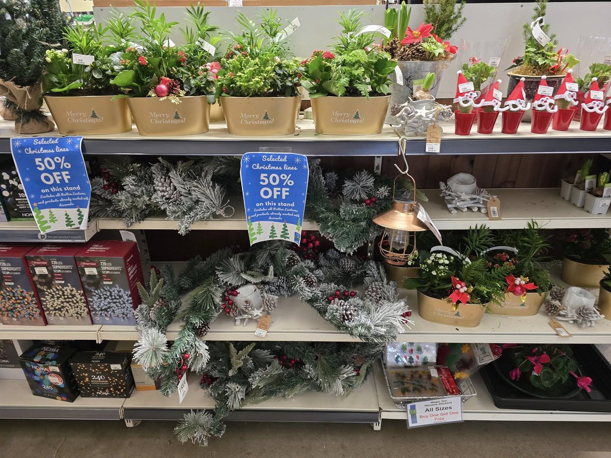 Lakesidepc's tweet photo. Last few Christmas lines now HALF PRICE!!!
#Christmas #Sale #Lakeside https://t.co/Ygx9Ih4j30