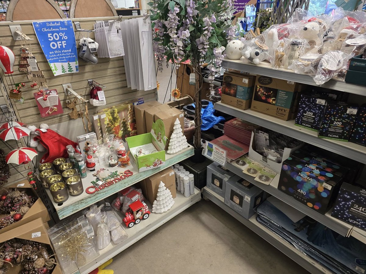 Lakesidepc's tweet photo. Last few Christmas lines now HALF PRICE!!!
#Christmas #Sale #Lakeside https://t.co/Ygx9Ih4j30