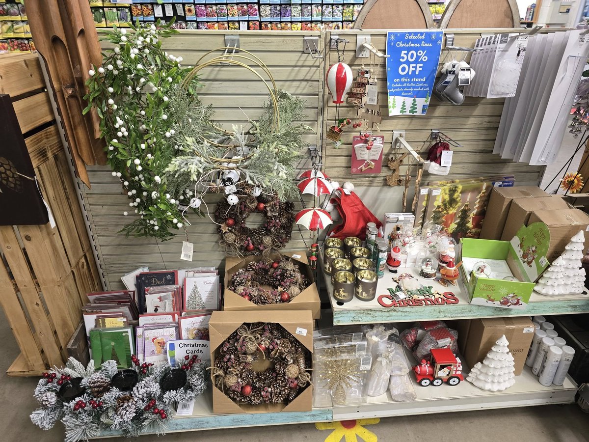 Lakesidepc's tweet photo. Last few Christmas lines now HALF PRICE!!!
#Christmas #Sale #Lakeside https://t.co/Ygx9Ih4j30