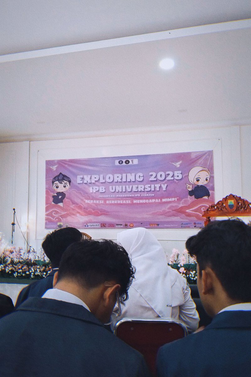 alyshafrdila's tweet photo. SERUUU BANGETTT??? :3 makasi banyak kakak panitia udah bikin acara seseru ini! aku jadi tau banyak hal baru hari ini :D

#AyoMasukIpb #ExploringOmici #OMICIRANCAGE https://t.co/lYBdzAT4YQ
