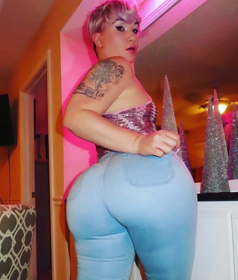 Natashacarol81's tweet photo. Hey guys add my friend up on twitter she’s new here she post naughty content try her and thanks me later @Scottteres82018 https://t.co/CwXGc1Gv3r