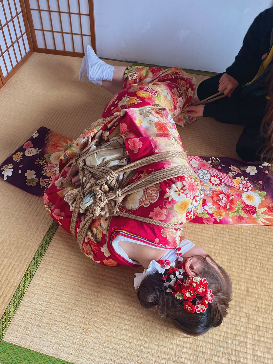makeover_with's tweet photo. まもなく成人の日㊗️

出会えた振袖娘たち🌸🌸

室内撮影も、お縛りも✨️

艶やか美しかったなぁ～☺️

有難うございました❤️

縛師 サトミさん @3103_cu2 https://t.co/wjQLFNPYUT