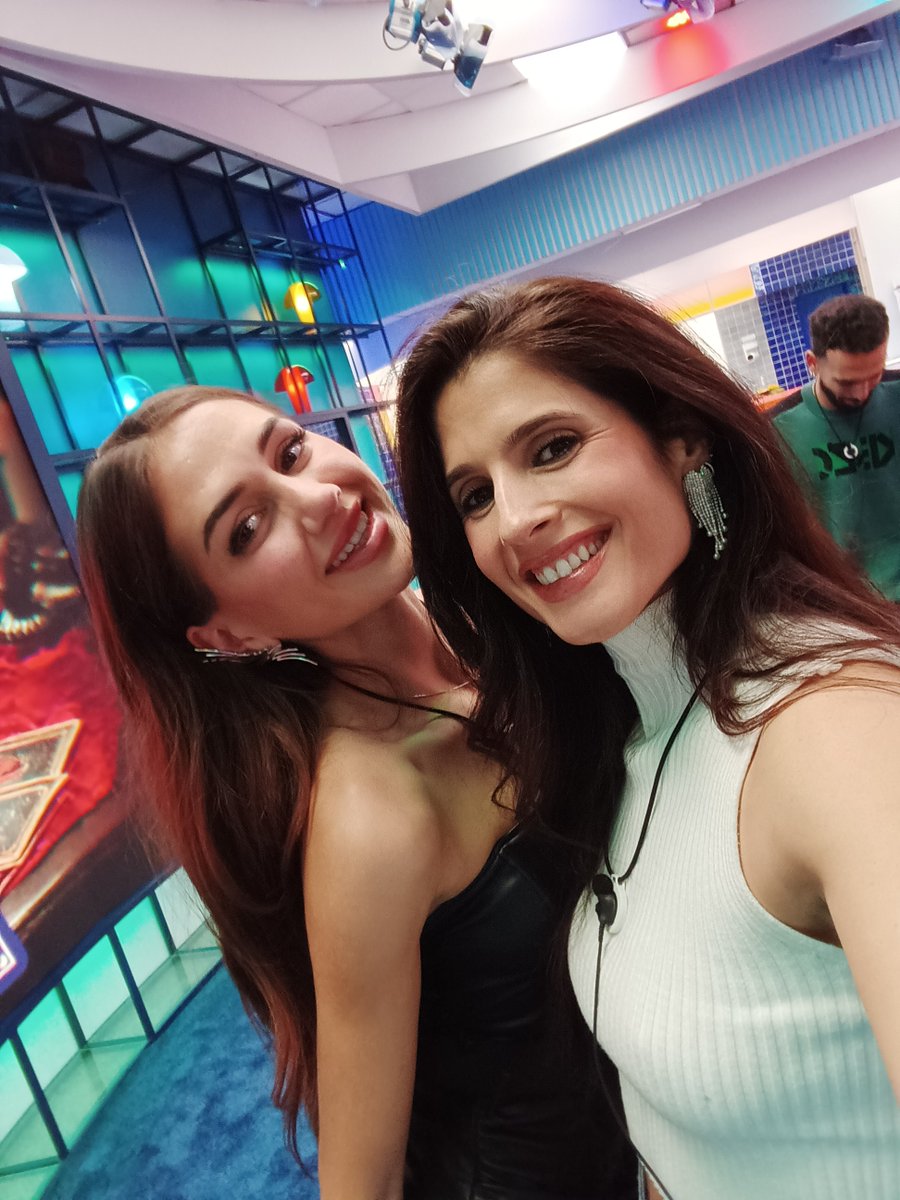 ghoficial's tweet photo. Nos llegan más fotitos de la fiesta del viernes 📸🥳 ¿De qué team sois?

🔁 María y Maica
❤️ Óscar y Frigenti

#GH11E #GH12E https://t.co/uVkuS7LmOg