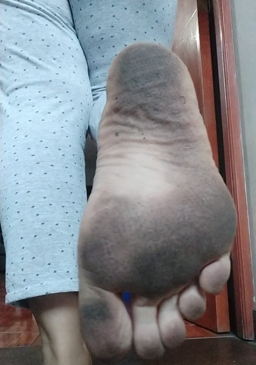 PuchiFeet's tweet photo. Close up! #Dirtyfeet #giantess #barefoot https://t.co/JhAjj4B63C