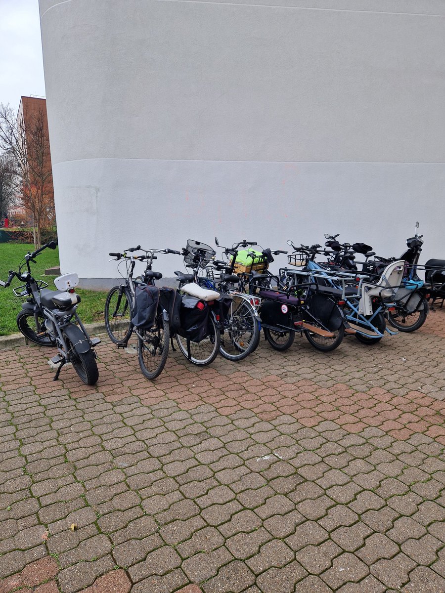 Ce matin, devant la médiathèque Jacques Prévert, l’affluence de vélos, dont de nombreux cargos, illustre le succès de notre action pour des mobilités douces. Ensemble, poursuivons cette dynamique pour que Colombes soit plus verte et conviviale ! <a href="/pchaimovitch/">patrick chaimovitch</a>