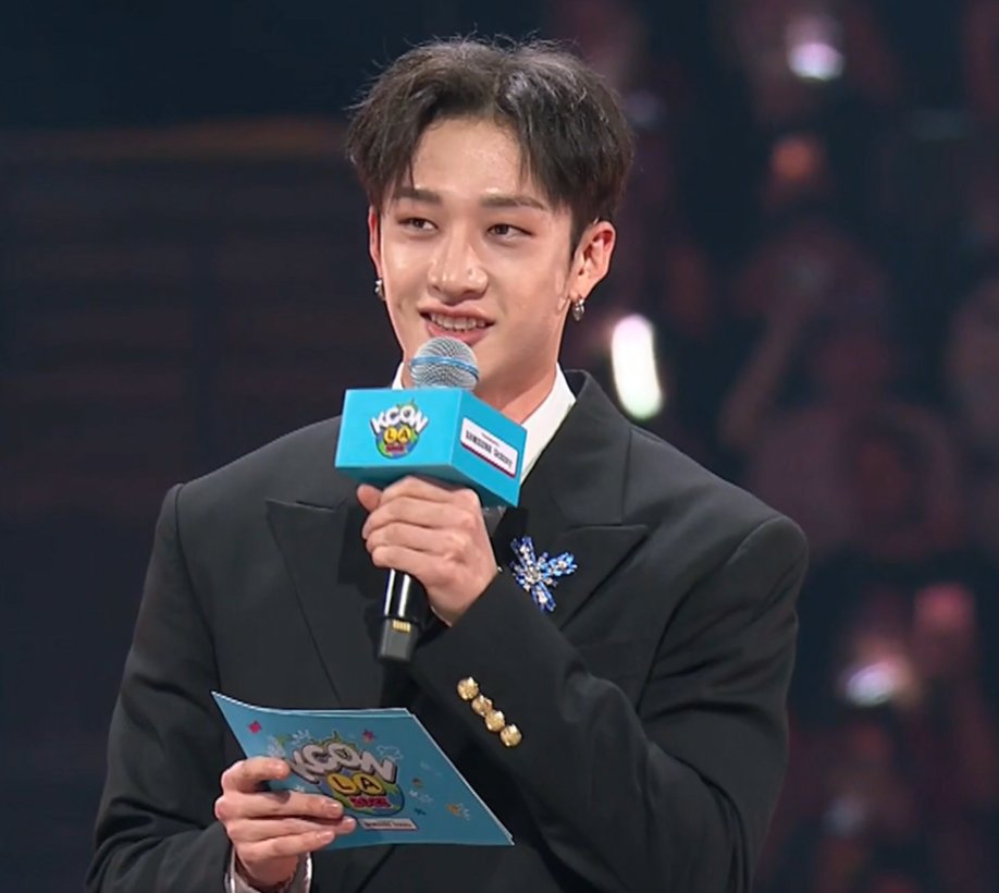 <a href="/qhoshi/">ؘ HOSHI?!</a> <a href="/CherishMyLuck/">🍀</a> @ayyeoni “Pertama, gue mau tanya. Gimana perasaan kalian malam ini? Gue sendiri ngerasa campur sari, ada seneng tapi ada sedihnya juga. Seneng karena kita bisa bertahan sampai akhir tapi sedih juga karena perjalanan kita cukup sampe di sini. Ini hari terakhir kita..”