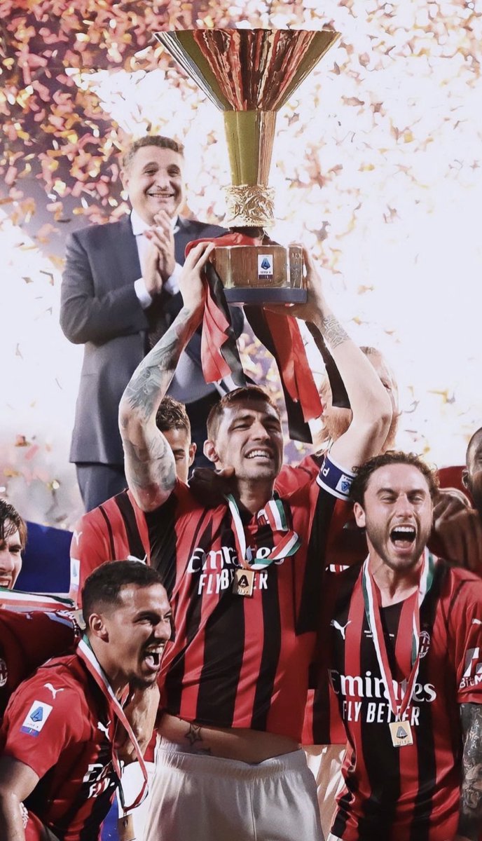 AR13MV3's tweet photo. L’immagine più bella, auguri Capitano ❤️🖤

#AR13 #Romagnoli https://t.co/NI2j3QhfmP