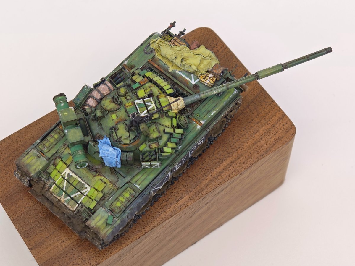 VLily8's tweet photo. 1/72   T-80bv　完成しました！ https://t.co/unxwRe3ejD