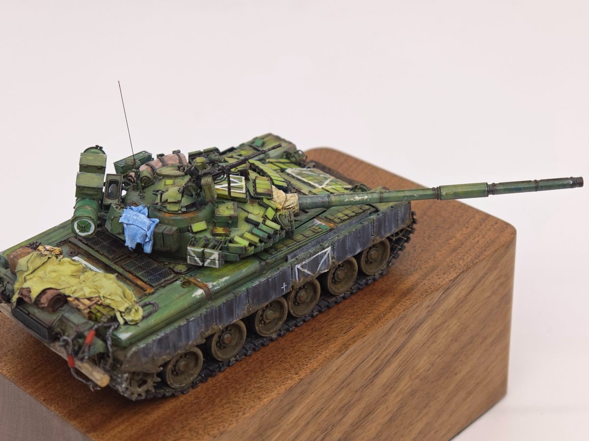 VLily8's tweet photo. 1/72   T-80bv　完成しました！ https://t.co/unxwRe3ejD