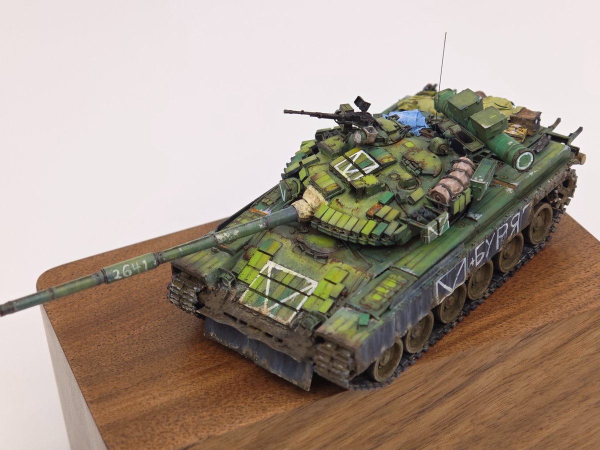 VLily8's tweet photo. 1/72   T-80bv　完成しました！ https://t.co/unxwRe3ejD
