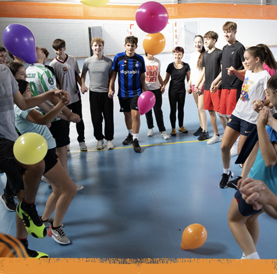Manyanet_Reus's tweet photo. 🤾L'educació física ens permet treballar molts valors i adquirir hàbits molt més saludables tot gaudint de l'activitat física. 🏀
#josocmanyanet #ambtotambtu #famíliamanyanet https://t.co/KaL1BbYuJd