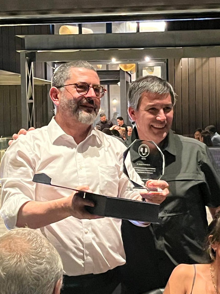 Enrique Elías Echaurren (@dr_enriqueelias) on Twitter photo Despedimos del directorio al Dr. Sergio Guzman quien durante 14 años nos entrego esfuerzo y liderazgo ejemplar. El Dr Fernando Marchant asume su rol de past president. Gracias a ambos por todo el trabajo y compromiso permanente con la Schu <a href="/Urolchi/">Sociedad Chilena de Urología</a> <a href="/sguzmank/">Sergio Guzman</a> <a href="/DrFmarchantUro/">fmarchantg</a> Despedimos del directorio al Dr. Sergio Guzman quien durante 14 años nos entrego esfuerzo y liderazgo ejemplar. El Dr Fernando Marchant asume su rol de past president. Gracias a ambos por todo el trabajo y compromiso permanente con la Schu <a href="/Urolchi/">Sociedad Chilena de Urología</a> <a href="/sguzmank/">Sergio Guzman</a> <a href="/DrFmarchantUro/">fmarchantg</a>