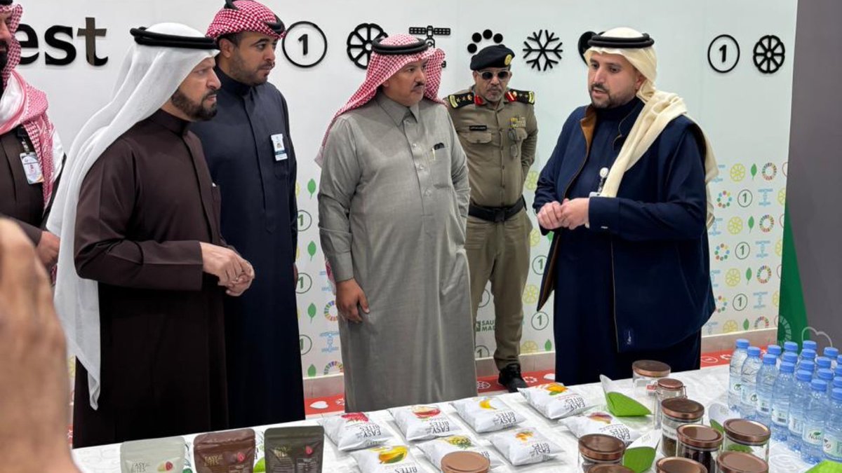 رئيس اللجنة الوطنية الصناعية <a href="/NICommittee/">اللجنة الوطنية الصناعية</a> الأستاذ إبراهيم آل الشيخ <a href="/Alalshikh_a/">ابراهيم محمد ال الشيخ</a> وأعضاء اللجنة والوفد المرافق، في زيارة مميزة لشركة قطاف المستقبل للصناعات الغذائية <a href="/FutureHarvestSA/">شركة قطاف المستقبل للصناعات الغذائية</a> ضمن جولة اللجنة في مدينة سدير الصناعية. للمزيد: 🔗 sna3at.com/posts/12948/