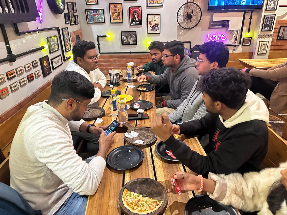 KaifBytes's tweet photo. Had a great time meeting with Bhais in Lucknow🫂
Shoutout to @W3Lucknow, @BhaiNeBola &amp; @rajdotcc for organising such a great meetup❤️ https://t.co/1qeMb0z2RC