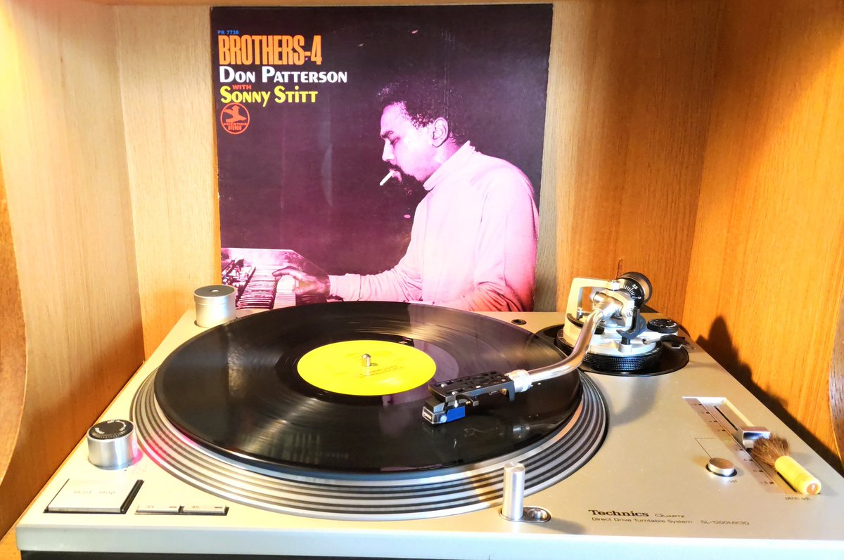 MIKA29038757's tweet photo. #DonPatterson 🎹
今日はこちらのレコードを聴きました🎶
ソニー・スティットさん、けっこうオルガンとの共演が多いのですね😃
なかなか素敵なメンバー!🤗
明日もお休みです🥳
日曜日もお疲れさまでした( ꈍᴗꈍ)
♬ Brothers-4
https://t.co/rPy7PDjmr9 https://t.co/uoq2VKWIZ4