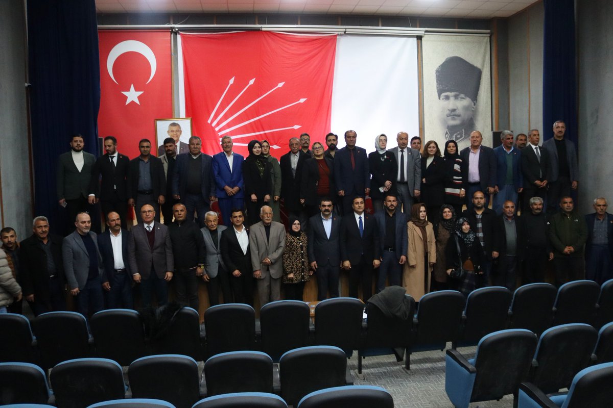 karadagferhatt's tweet photo. Milletvekilimiz Sayın Mahmut Tanal, il yöneticilerimiz, il Gençlik kolları Başkanımız, ilçe gen��lik ve kadın kolları, İlçe başkanları ve partililerimizle,
Cumhuriyet Halk Partisi Bozova İlçe başkanlığı olağanüstü kongresini gerçekleştirdik.
Seçilen yeni İlçe başkanı ve yönetime başarılar diliyorum, hayırlı olsun. 
Emeklerinden dolayı önceki İlçe Başkanımız ve yönetimine şükranlarımı sunuyorum.
Bu bir bayrak yarışıdır,
Bozova için, Şanlıurfa için, Türkiye için...
hep birlikte güzel yarınlar için mücadele edeceğiz.

#sanlıurfa

@herkesicinCHP @eczozgurozel @MehtapRastgeldi @hikmetsaka @MTanal @KadirGl29643742 @cagraYusufCHP @MustafaKILIER1 @Kdrk7rt @OzgencIsa44390 @uveysizol @Melekcoskunn2 @mehmetetinhayrl @halilbarutchp @Aliveziroglu63 @mustafakync_chp
