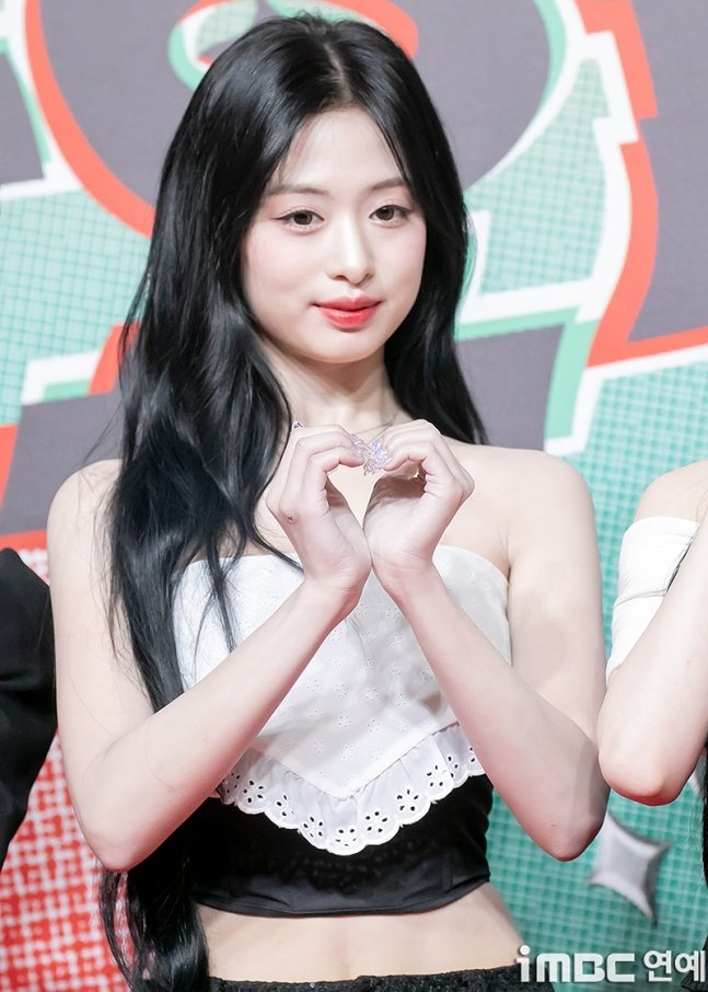 <a href="/bargchan/">ؘ</a> <a href="/qhoshi/">ؘ HOSHI?!</a> <a href="/CherishMyLuck/">🍀</a> dan everbloom, it’s finally d-day ya.. kalau aku boleh jawab pertanyaan abang oyes, perasaannya malem ini jujur rasanya campur aduk banget T__T  bohong kalau malem ini bilang gak sedih.. kemarin struggle cari orang buat ngirim dan dikirimin clover, sekarang udah mau babay aja :(”